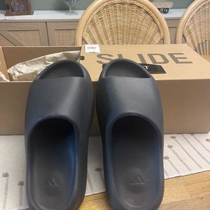 Yeezy Slides - Onyx- women’s size 8 -
